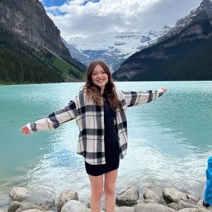 Meet your Posher, April